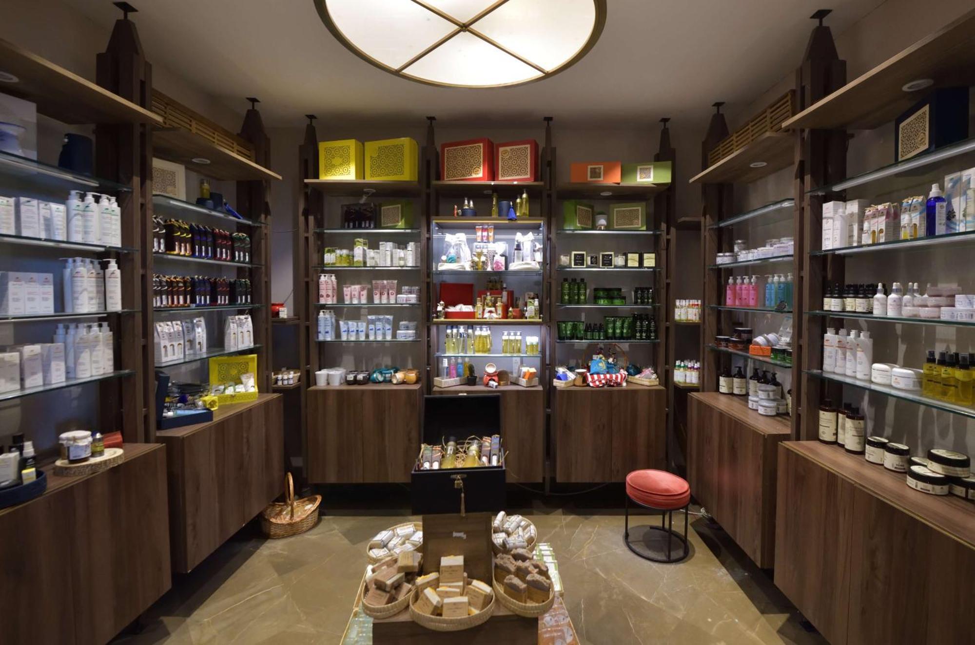 힐튼 탕헤르 시티 센터 호텔 앤 레지던스 외부 사진 A pharmacy in Paris