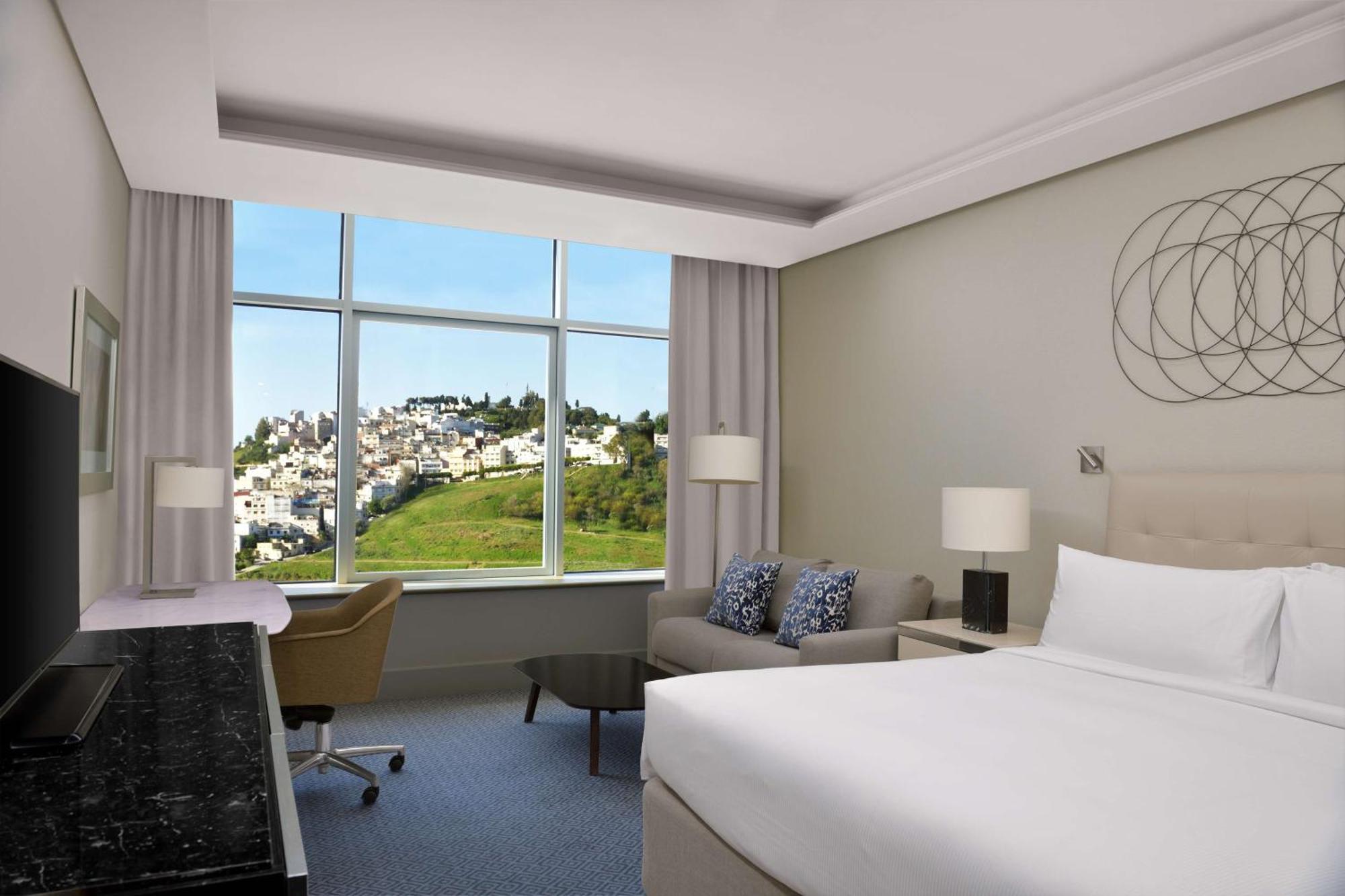 힐튼 탕헤르 시티 센터 호텔 앤 레지던스 외부 사진 A guest room at the hotel