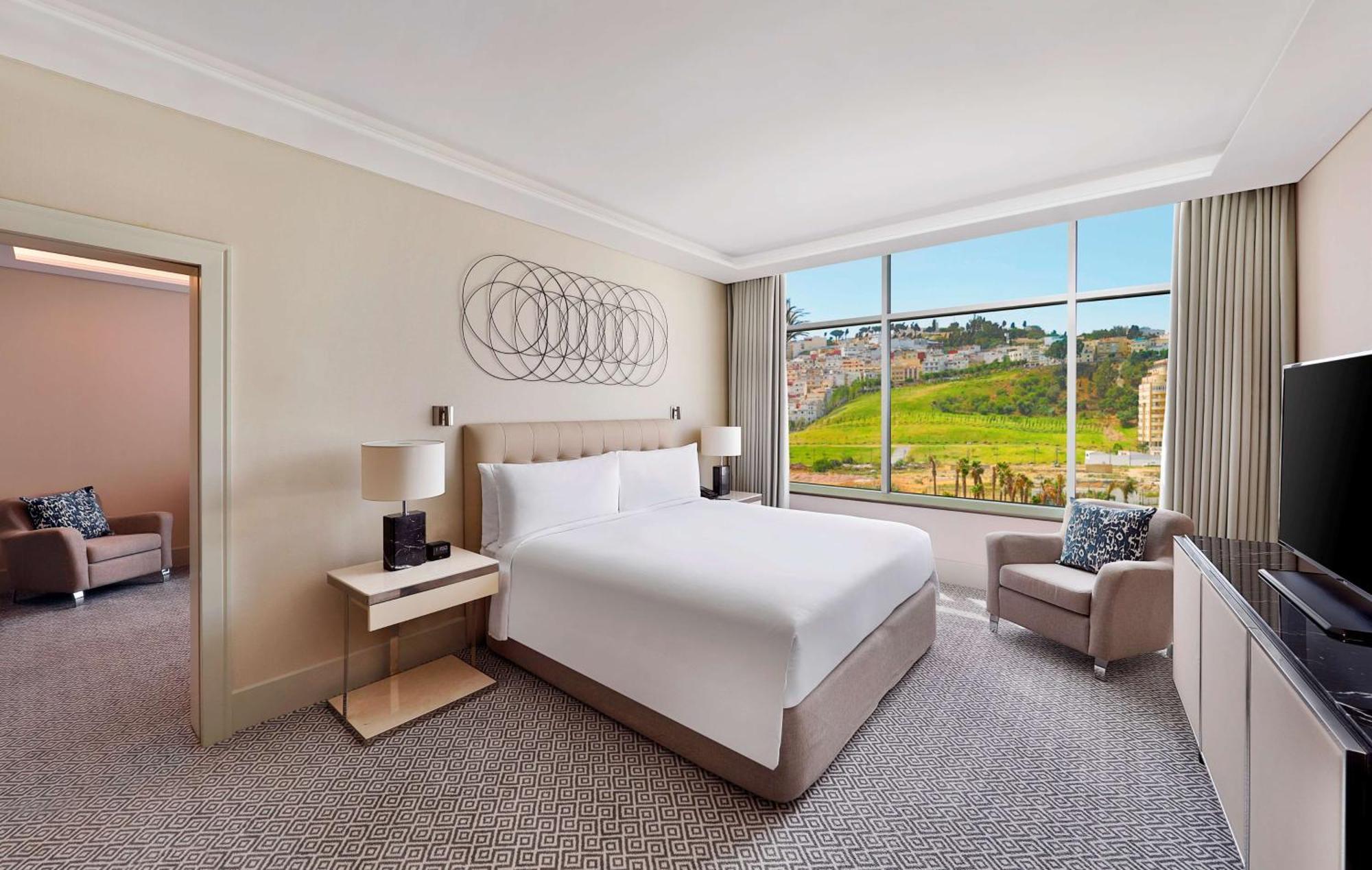 힐튼 탕헤르 시티 센터 호텔 앤 레지던스 외부 사진 A bedroom at the Westin Palace, Madrid