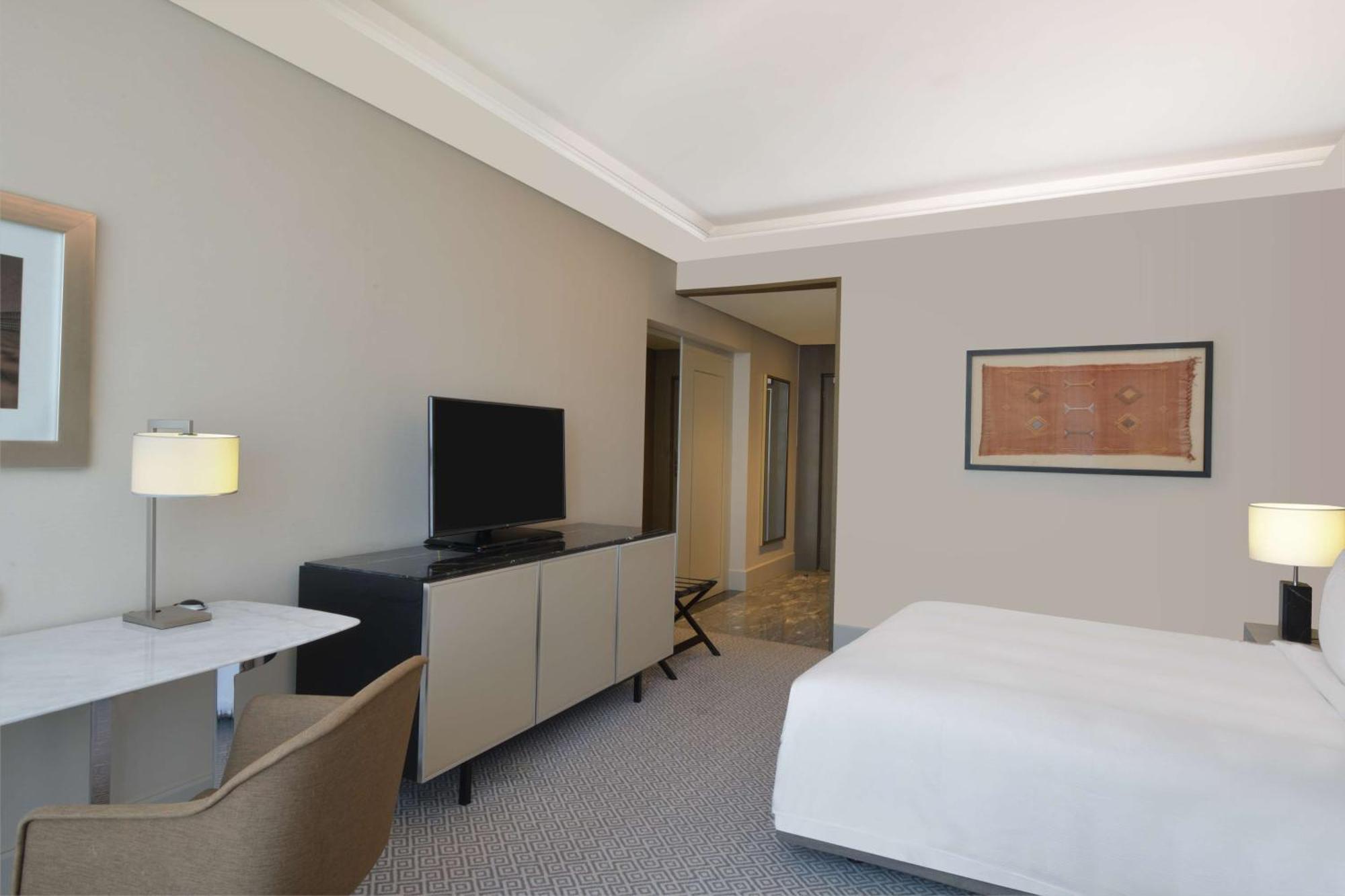 힐튼 탕헤르 시티 센터 호텔 앤 레지던스 외부 사진 A guest room at the hotel