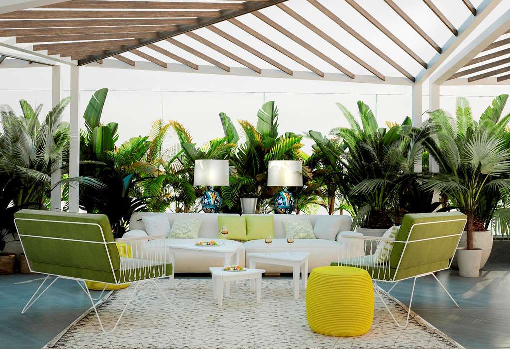 힐튼 탕헤르 시티 센터 호텔 앤 레지던스 레스토랑 사진 The interior of the hotel